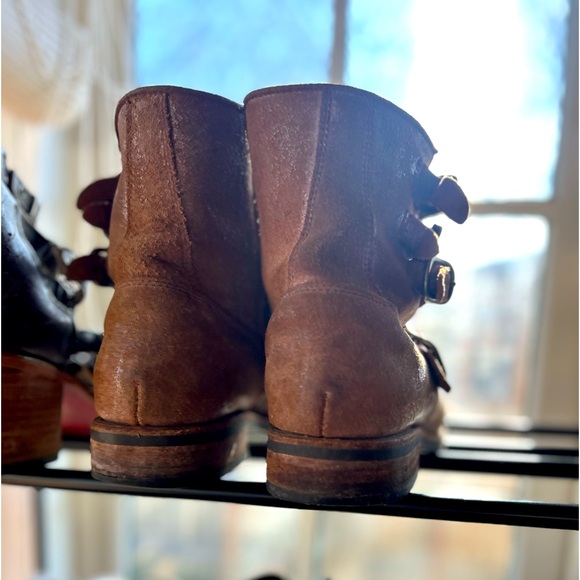 Frye - Picture 2 of 3